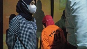Polisi Tahan Wanita Penyiksa Anak Kandung