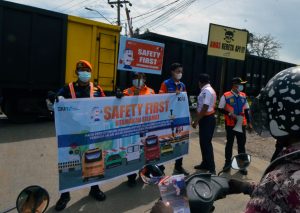 Tingkatkan Keselamatan, Divre IV Tanjungkarang Sosialisasi di Perlintasan Sebidang