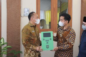 Kemendagri Berikan Lima Mesin Anjungan Dukcapil Mandiri Bagi Dukcapil di Lima Daerah Ini