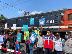 HARHUBNAS, PT KAI Divre IV Tanjungkarang Gelar Kampanye Keselamatan di Perlintasan Sebidang