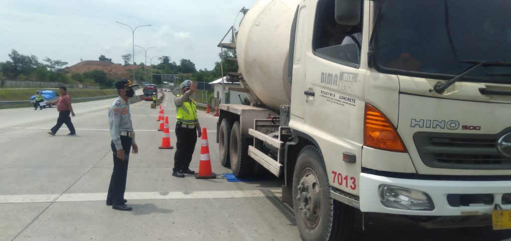 Dukung program Kementerian Perhubungan, Hutama Karya Razia kendaraan ODOL di ruas tol Bakauheni-Terbanggi Besar