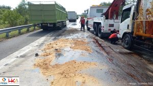Diduga mengantuk, Truk Tabrak Fuso di Jalan Tol Ruas Bakauheni-Terbanggi Besar