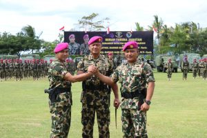 Komandan Brigade Infanteri 4 Marinir/BS serah terimakan kepemimpinan Elang Ajabra