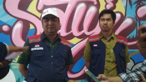 Kebut dan hilang kendali, mobil travel masuk lubang galian perbaikan jalan tol
