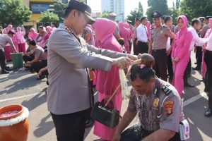Kapolresta Bandarlampung Pimpin Upacara Kenaikan Pangkat 47 Personel