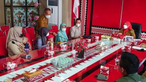 Eva Dwiana Santuni Balita Sakit Jantung