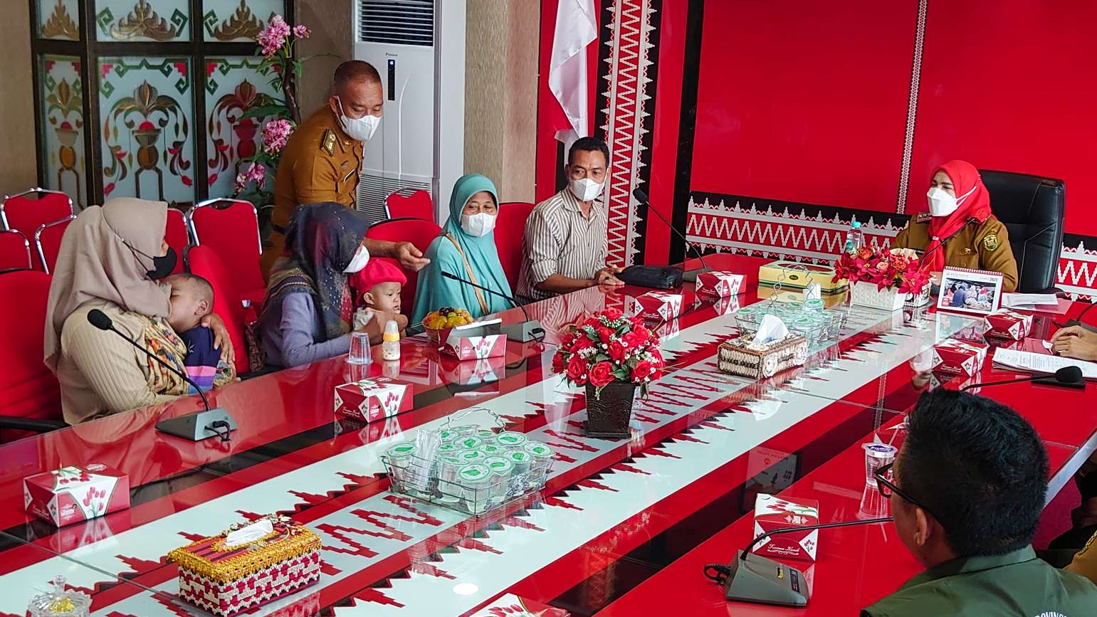 Eva Dwiana Santuni Balita Sakit Jantung