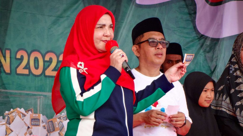 Ribuan Warga Antusias Ikuti Jalan Sehat Sarungan di Lampung
