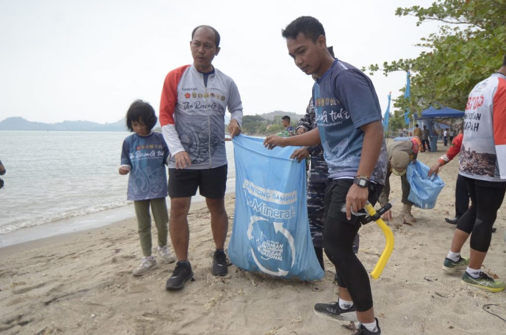 Didukung Le Minerale dan TNI, ‘The Rising Tide’ Tiba di Ujung Sumatera dan Lanjutkan Kampanye Hingga ke Jakarta