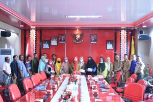 Walikota Memberikan Bantuan 14 Warga Terkena Musibah dan Menderita Penyakit Langka