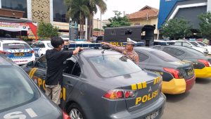 Respon kritikan masyarakat, Polresta Bandar Lampung pasang Scotlite pada lampu Rotator mobil patroli