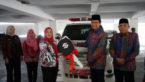 Walikota Eva Dwiana Serahkan Bantuan Ambulance Kepada UIN Raden Intan Lampung