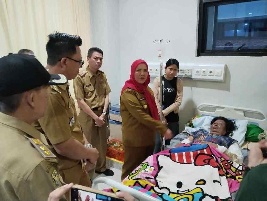 Walikota Eva Dwiana Tinjau Korban Kebakaran Akibat Ledakan Gas LPG