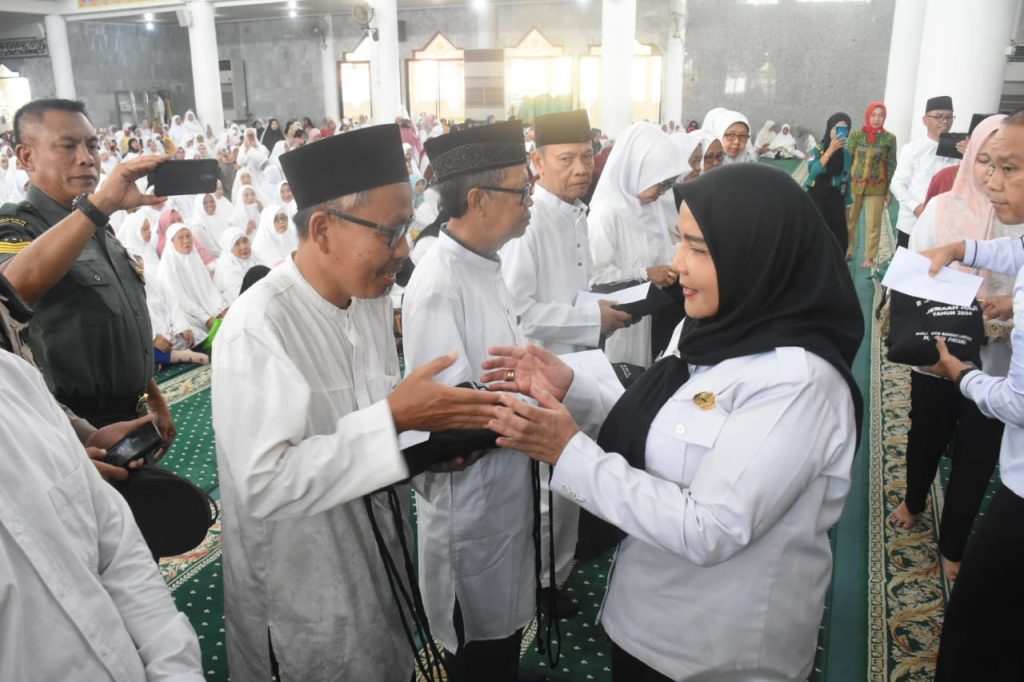 Walikota Eva Dwiana Melepas 1.549 Jamaah Calon Haji Bandarlampung