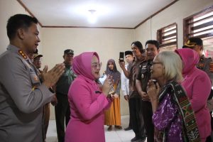 Warakawuri Polri Terharu Terima Kunci Rumah Layak Huni Dari Kapolresta Bandarlampung