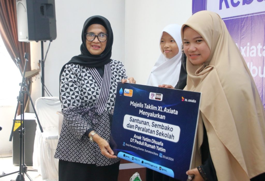 Semarak Muharram 1446 H Karyawan XL Axiata Santuni Anak Yatim di 15 Kota
