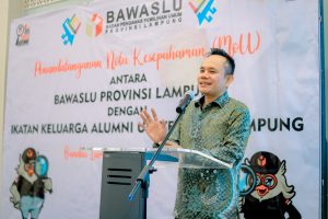 Perkuat Pengawasan Pemilihan, Bawaslu Lampung Dan Ikatan Keluarga Alumni Universitas Lampung Teken MoU
