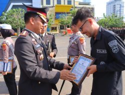 Momentum Peringatan Sumpah Pemuda, 17 Personel Berprestasi Terima Reward Dari Kapolresta Bandar Lampung
