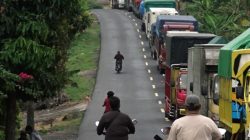 Antrean truk kogistik di Pelabuhan SMA mengular 5 Km, sopir keluhkan waktu tunggu hingga 10 Jam