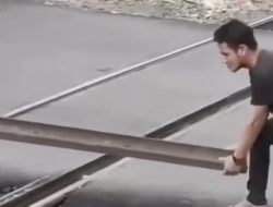 Viral Blokade Rel Kereta api! Dari Insiden Mobil ke Ancaman Tragedi Besar”