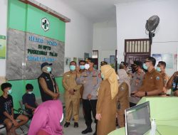 Kapolres Lampung Selatan Tinjau Dampak Erupsi Gunung Anak Krakatau, Bagikan Masker ke Warga Palas