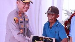 Kapolda Sulteng Sambangi Morowali, Bansos Jadi Pesan Kedekatan Polri dengan Warga