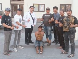 Dikira Tahanan Kabur, Tekab 308 Buru Pria hingga Ngumpet di Loteng, AR-15 Malah Ditemukan di Innova