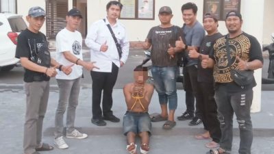 Dikira Tahanan Kabur, Tekab 308 Buru Pria hingga Ngumpet di Loteng, AR-15 Malah Ditemukan di Innova